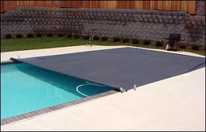 Can an Automatic Pool Cover be Used as a Winter Cover?