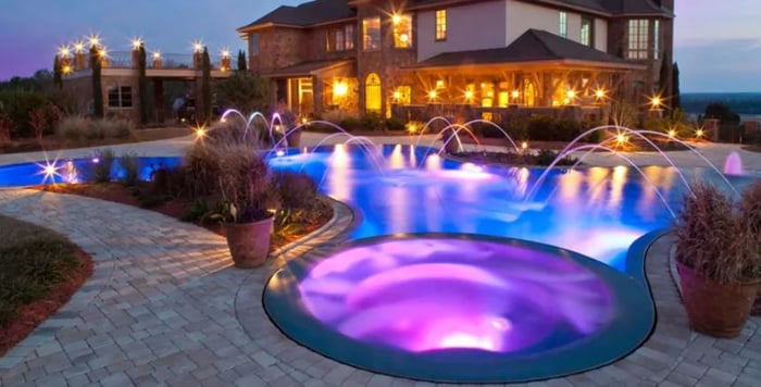 Why More Pool Owners Are Replacing Their Older Pool Light