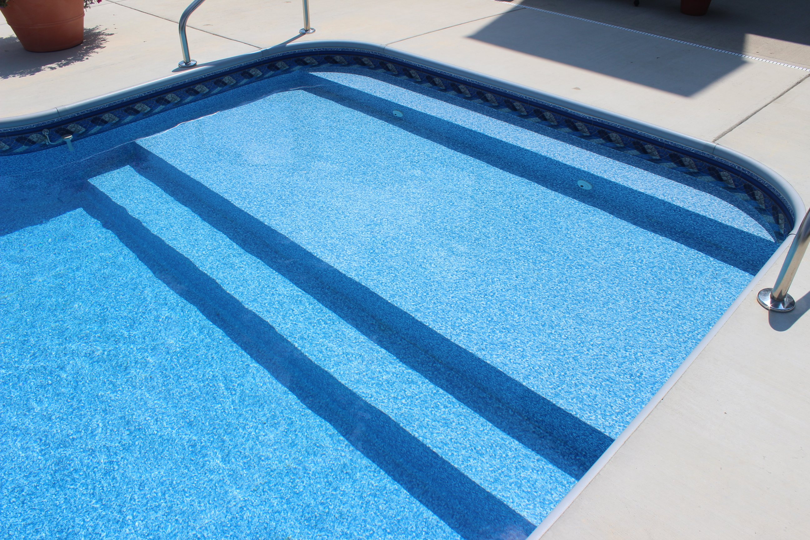 Tanning ledge vinyl over steps make for pretty pool entry